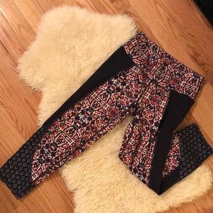 Athleta Salutation floral Capri Leggings
